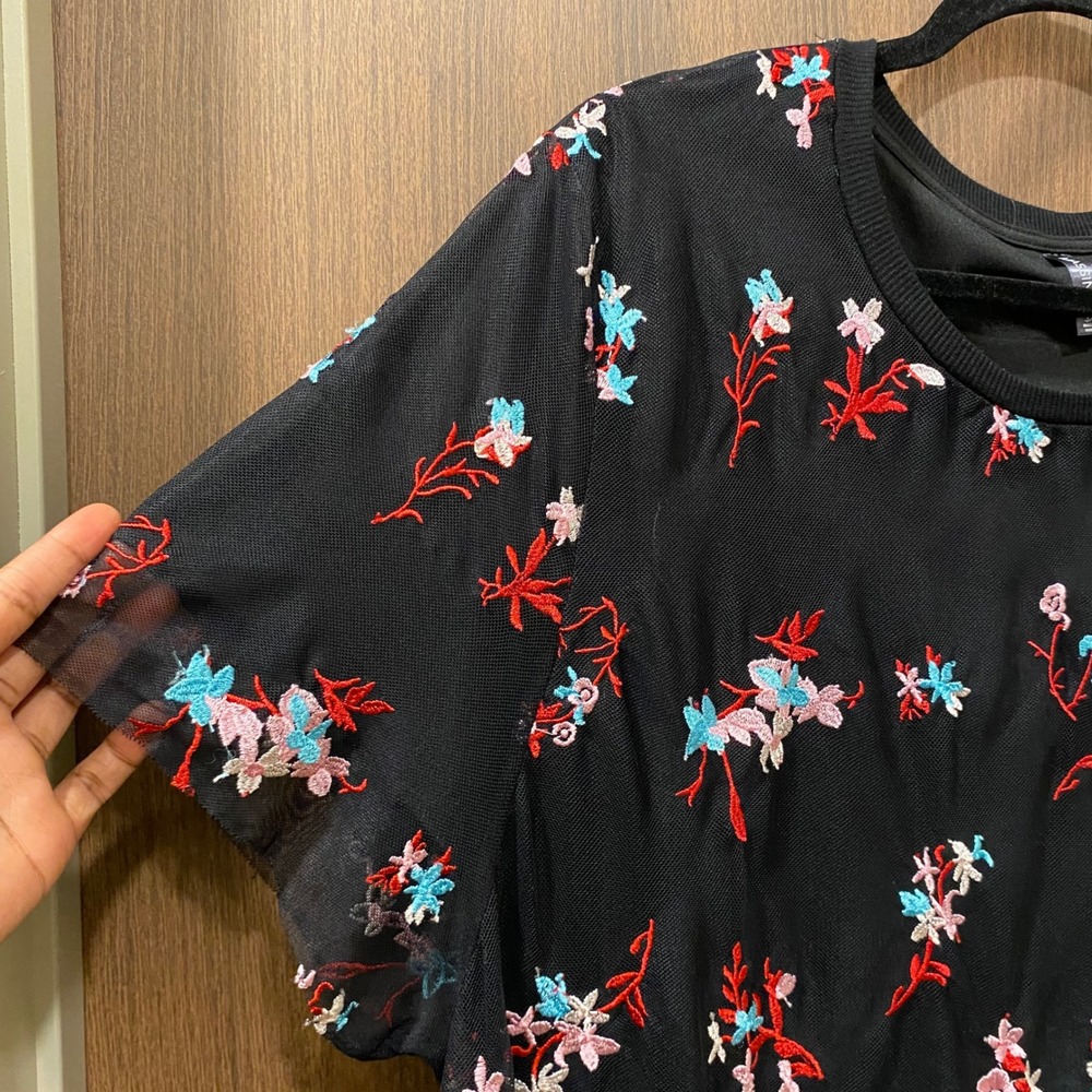 MASSINI Womens Black Mesh Embroidered Floral Short Sleeve Top Size 3X Holiday - Picture 4 of 10
